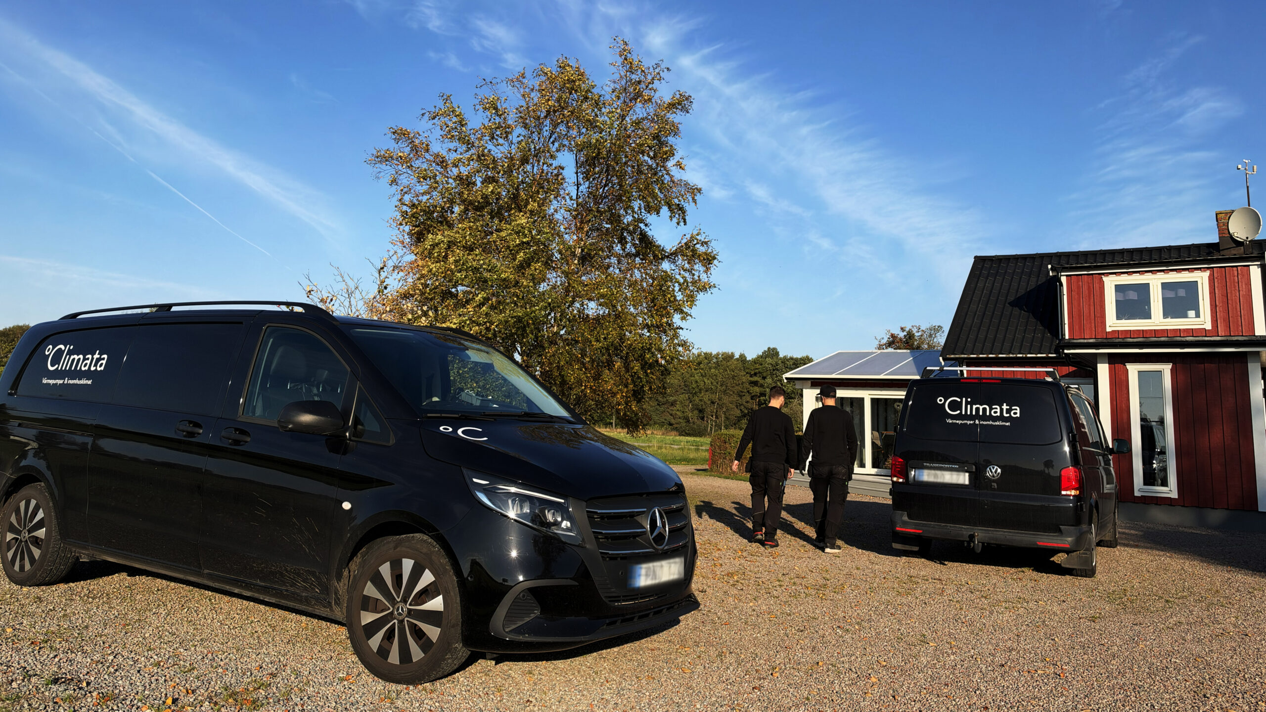 Climatas servicebilar vid villa i Falkenberg